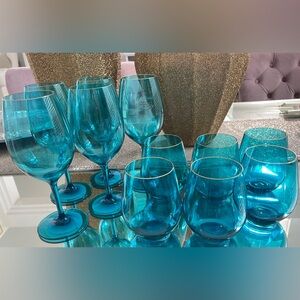 New set of NuGlass stemless teal 5 wine glasses and 6 Glasses with a gold rim